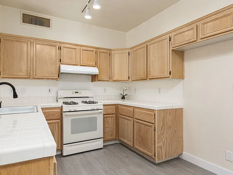 2110 Los Feliz St #1028 — Photo 11