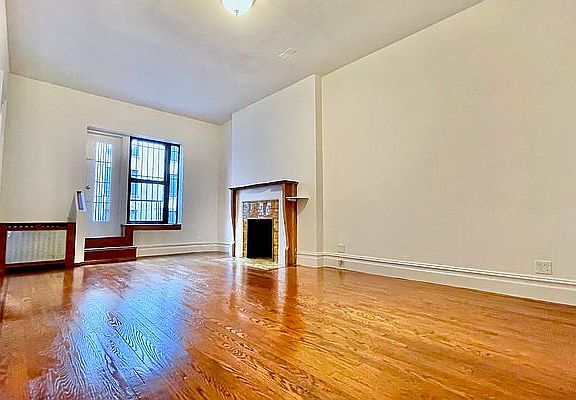 3rd image of 224 W 72nd St APT 3R