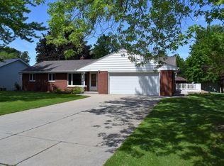 2327 Manitowoc Rd, Green Bay, WI 54311