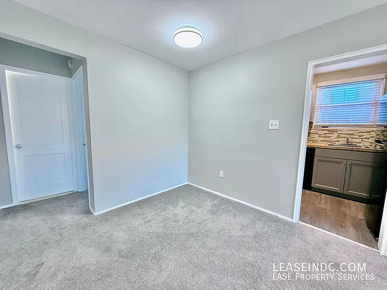 4407 2nd St NE #2 — Photo 7