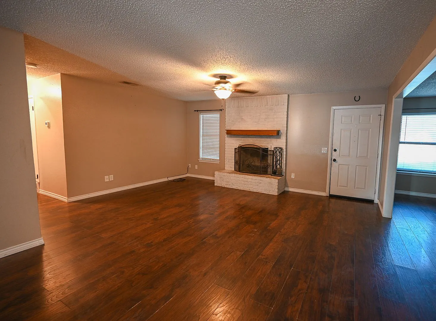Charming 3 Bed 2 Bath in Chico TX — Photo 3