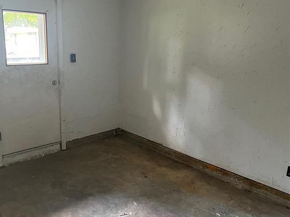 5th image of 785 Bobbins Ln