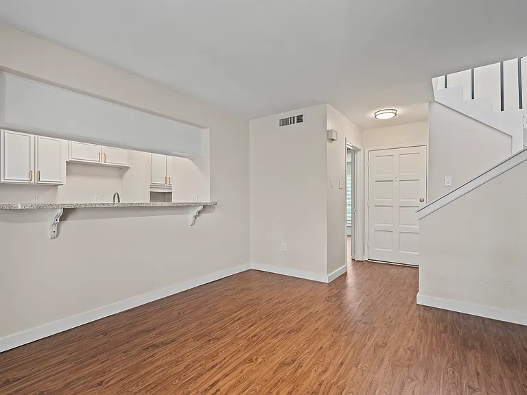 2015 Warnford Pl #2015 — Photo 5