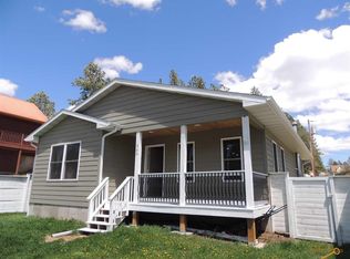 960 Ponderosa St, Custer, SD 57730