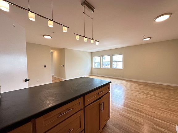 3rd image of 2208 Mission St Unit 401
