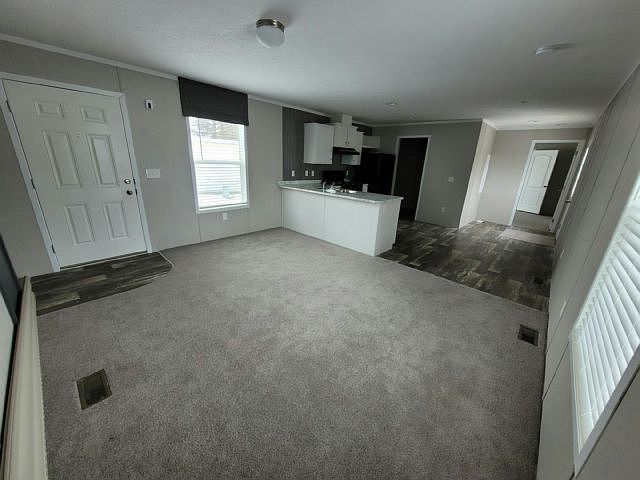 1st image of 132 Quarry Hill Est #132