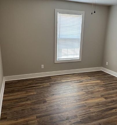 3rd image of 1355 Woodlawn Rd #205