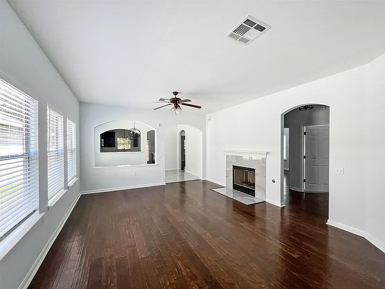 3917 Bronco Bend Loop — Photo 3