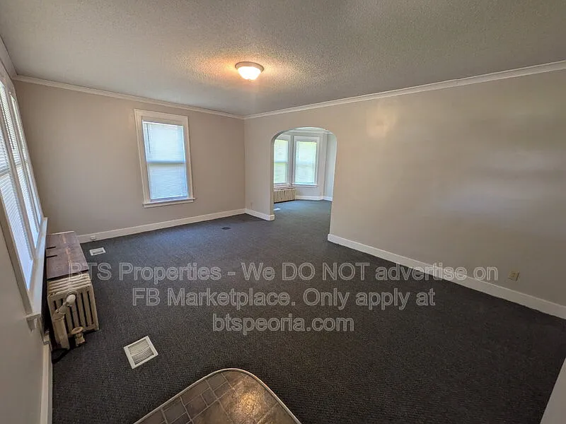 3 bed, 1.0 bath, $1,200 — Photo 3