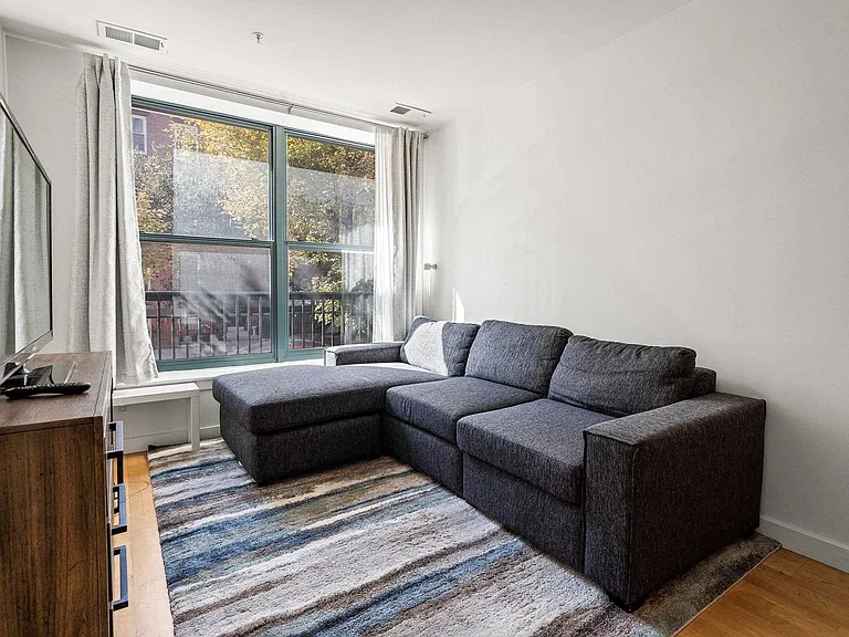 222 Montgomery St #1D — Photo 1
