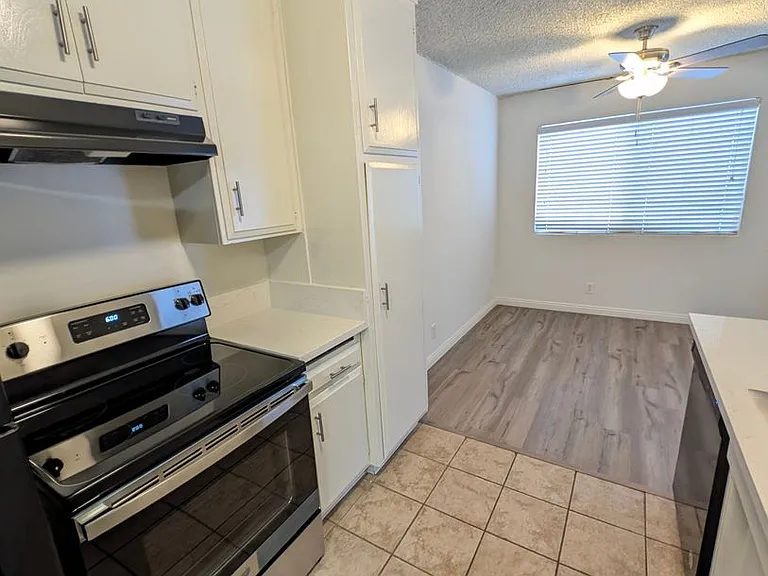 Fountainebleu Apartments — Photo 11