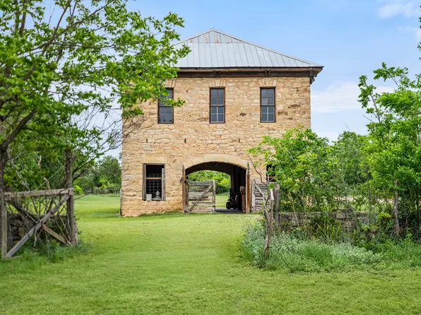 426 Ranch Road 962 Rnch E, Round Mountain, TX 78663