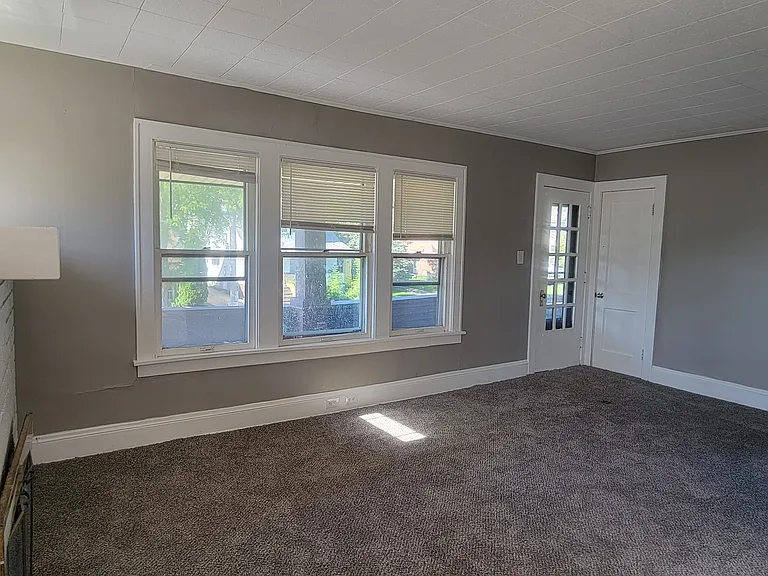 8502 Grand Division Ave #UP — Photo 4