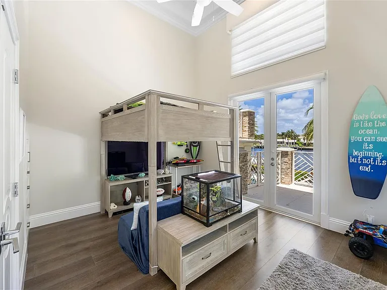 2307 N Riverside Dr — Photo 47