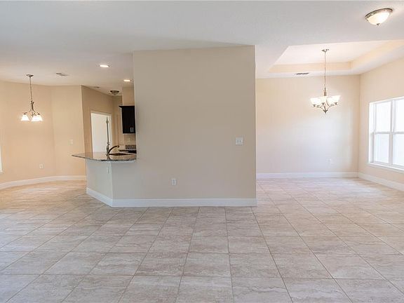 4th image of 419 Arkansas Ct