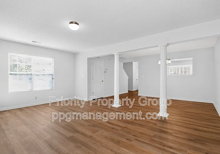 3204 Barons Court Rd — Photo 15