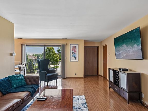 5th image of 16518 Crescent Ave APT 2N