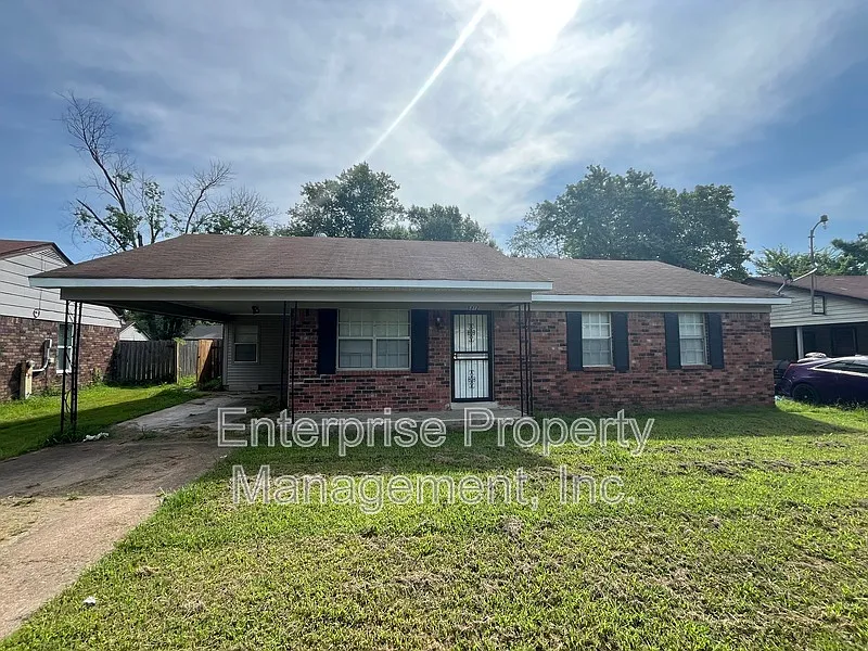 3 bed, 1.5 bath, 1145 sqft, $1,095 — Photo 1