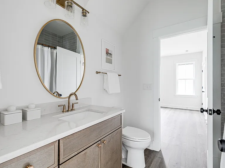 1827 W Cary St — Photo 31