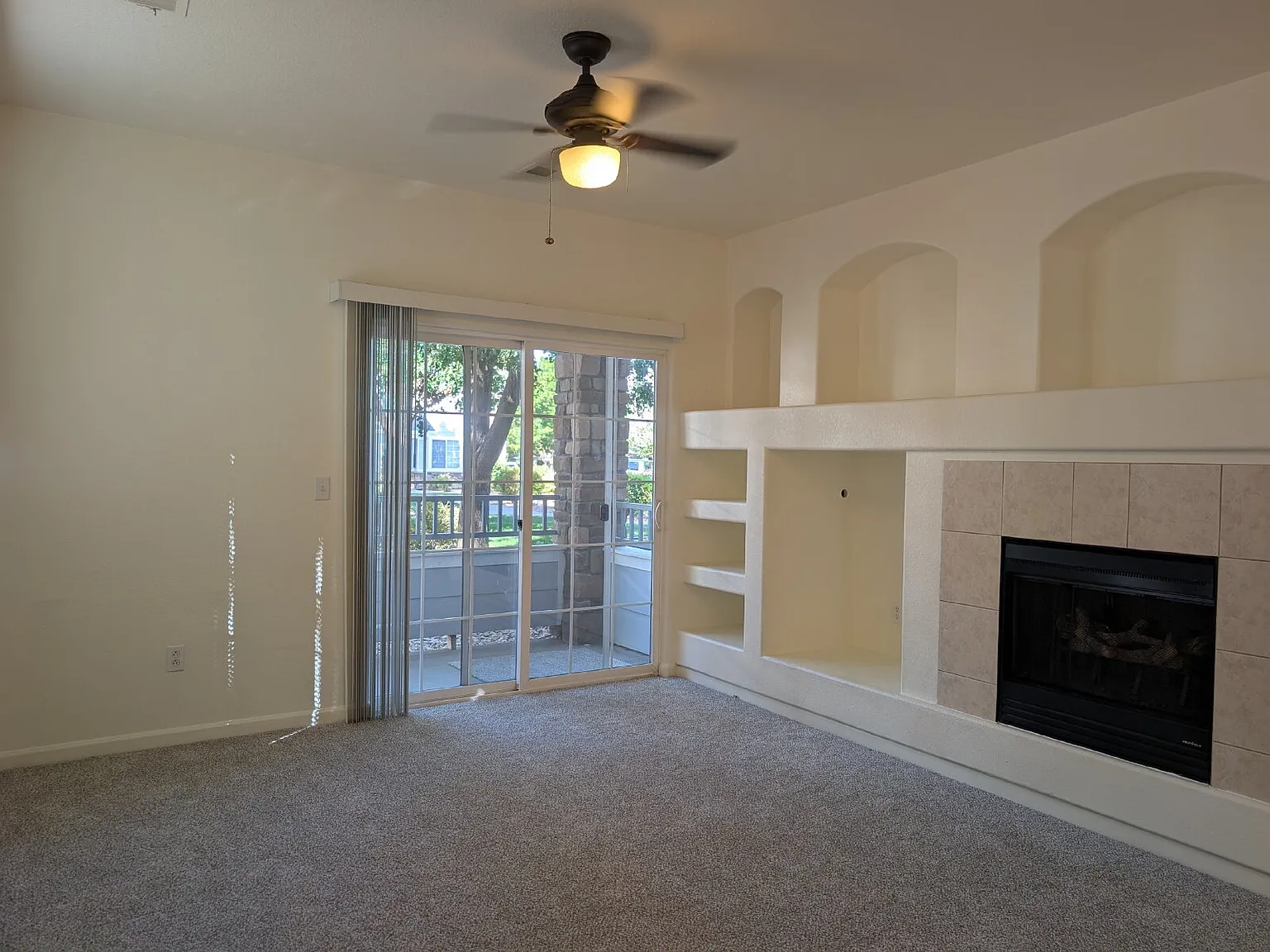 2 bed, 2.0 bath, 1121 sqft, $1,800 — Photo 4