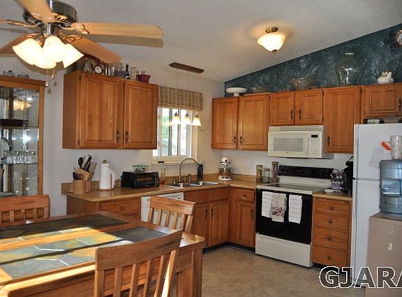 4th image of 297 Arlington Dr
