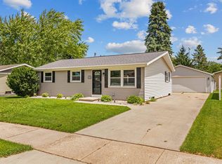 1100 Heritage Trl, Oshkosh, WI 54904