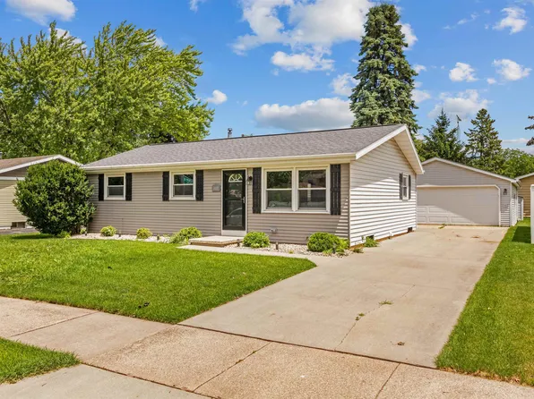 1100 Heritage Trl, Oshkosh, WI 54904