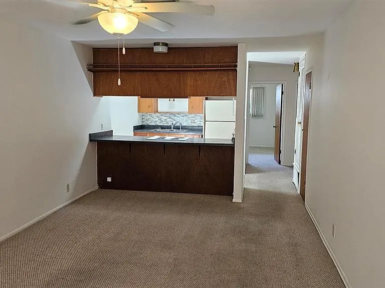 1302 Norwalk Ln — Photo 2