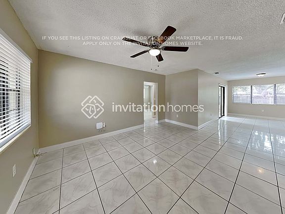 4th image of 220 NE 171st St