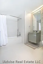 Rented by iAdvise Real Estate LLC