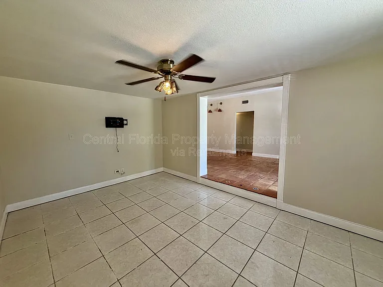 2619 E Washington St — Photo 11