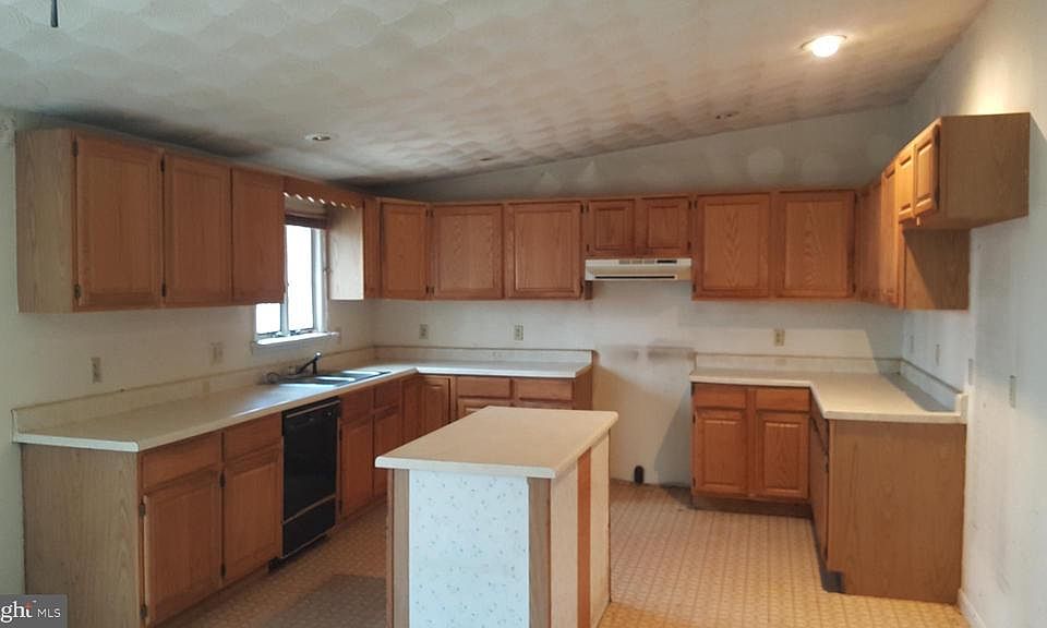 2nd image of 104 Walnut Shade Rd
