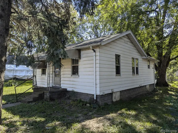69 W Rutgers Ave, Pontiac, MI 48340
