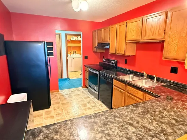 2550 18th St S APT 201, Fargo, ND 58103