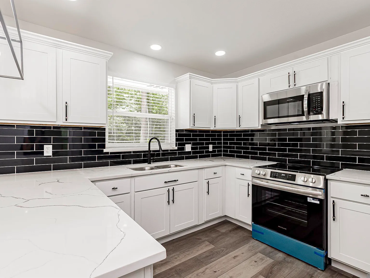 3 bed, 2080 sqft, $1,850 — Photo 3