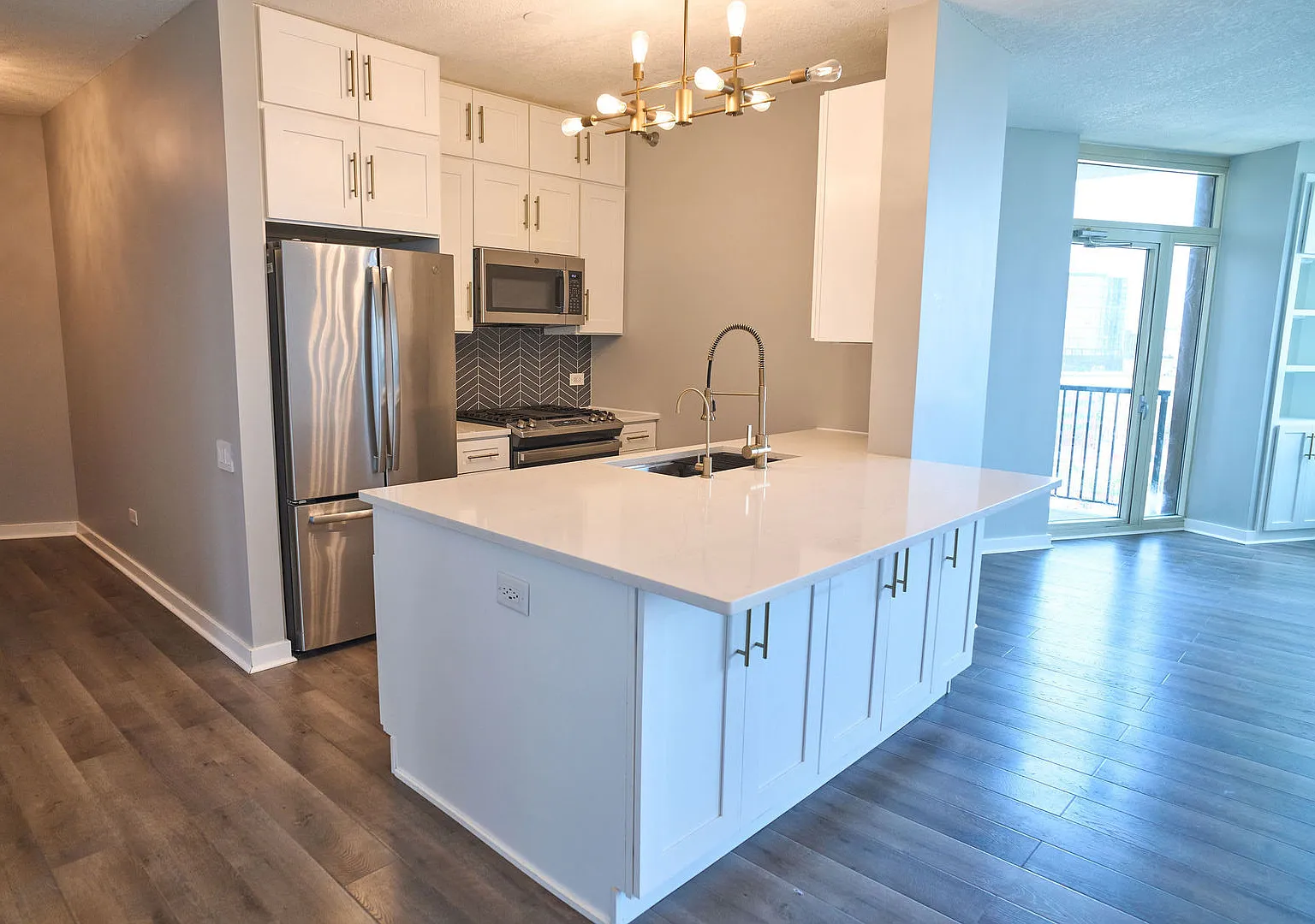 2 bed, 2.0 bath, 1200 sqft, $4,300 — Photo 4