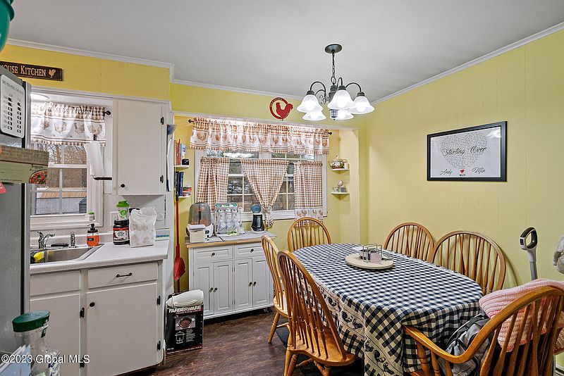 5th image of 27 E Wiggand Drive