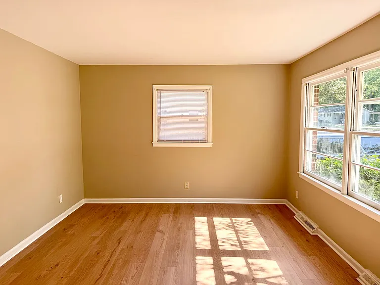 2609 Hickory Ave — Photo 3