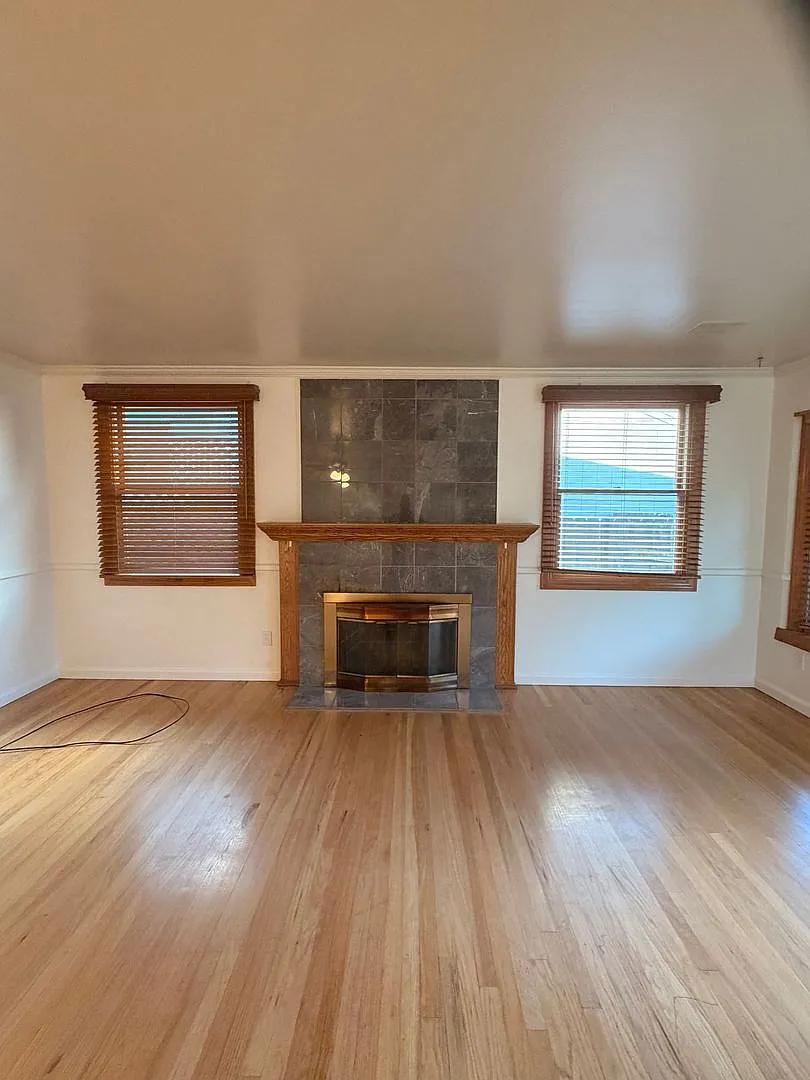 Building Photo - 2055 Maryal Dr