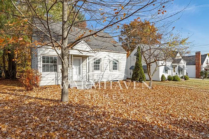 3 bed, 1.0 bath, 1093 sqft, $1,745 — Photo 4