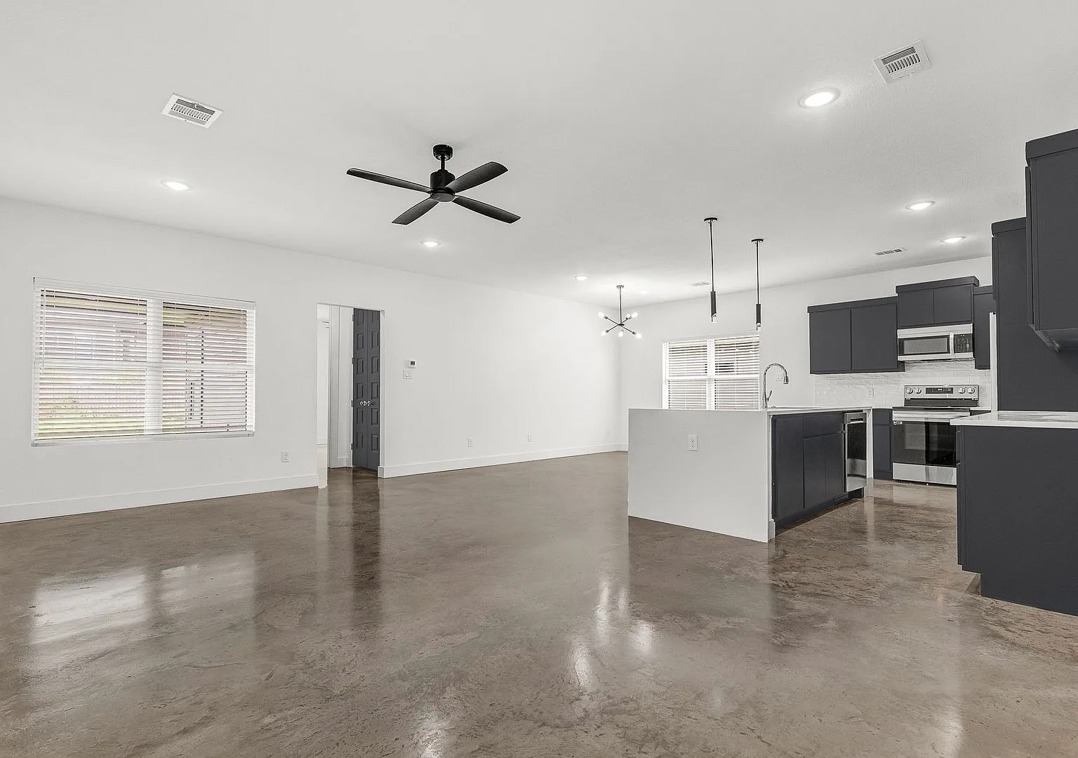 Pre-Lease Fall 2027 Luxury Home In South College Station — Photo 3