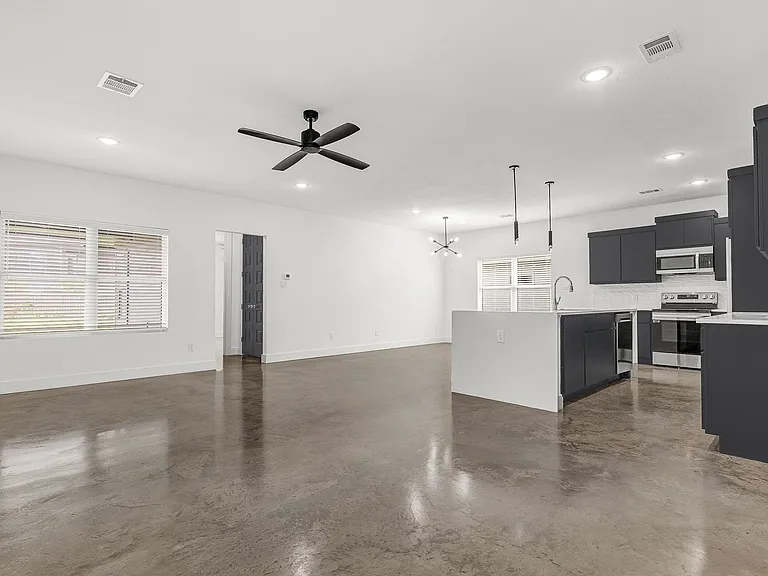 3008 Alpha Wolf Ct — Photo 3