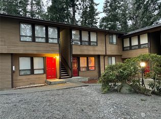 1101 SW Harrier Cir APT 104, Oak Harbor, WA 98277