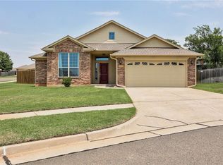 708 Heather Wood Ct, Moore, OK 73160