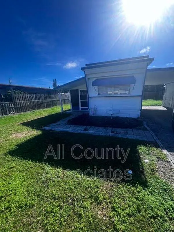 2 bed, 1.0 bath, 470 sqft, $1,295 — Photo 1
