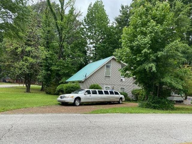 1st image of 3693 Hermitage Dr