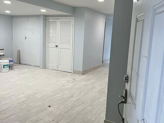 5th image of 780 Jewett Ave #1