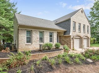 7 Carrollton Rd, Sterling, VA 20165