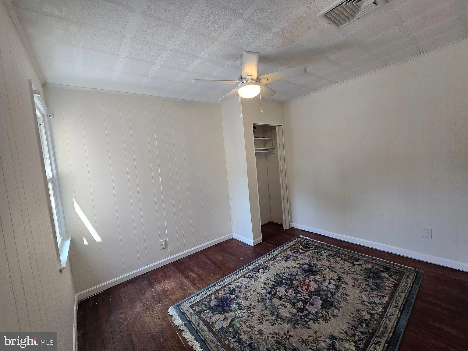 3 bed, 1.0 bath, 5218 sqft, $1,800 — Photo 3