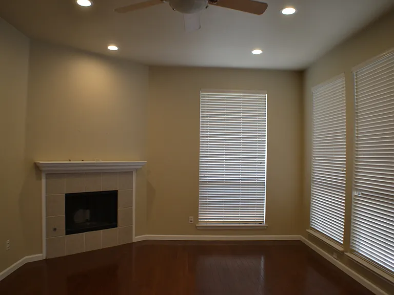 1013 Clear Creek Dr — Photo 3